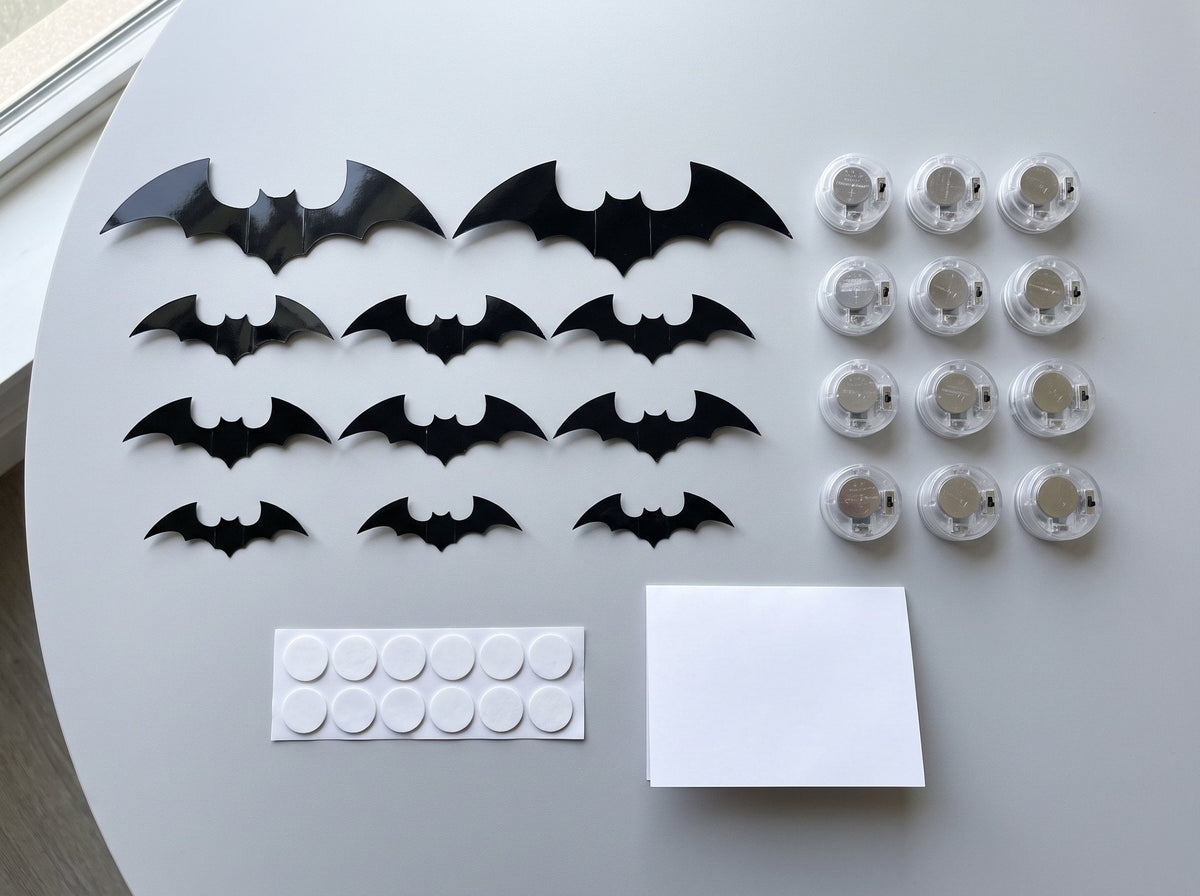 Everything in the box: bats in three sizes, LED lights with batteries, adhesive pads and the layout guide